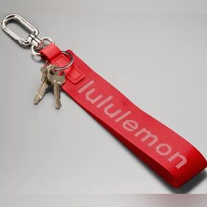 Lululemon Never Lost Keychain
New uncarried unused condition lulu red